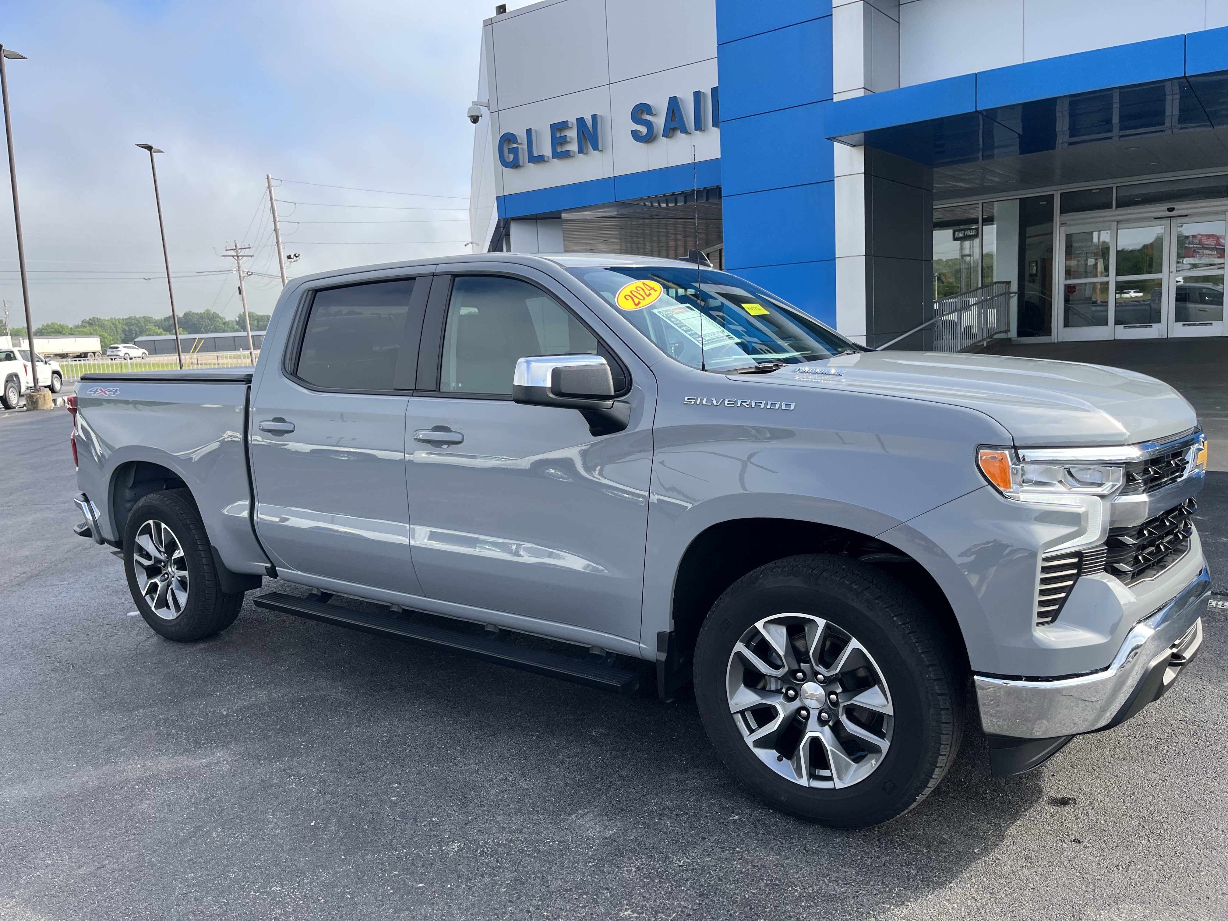 Used 2024 Chevrolet Silverado 1500 LT AWD/4WD image 9