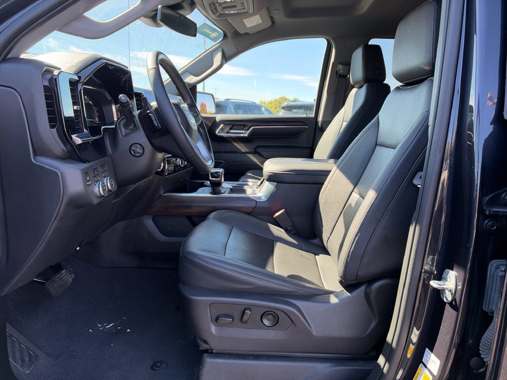 Used 2023 GMC Sierra 1500 SLT w/ SLT Premium Plus Package AWD/4WD image 14