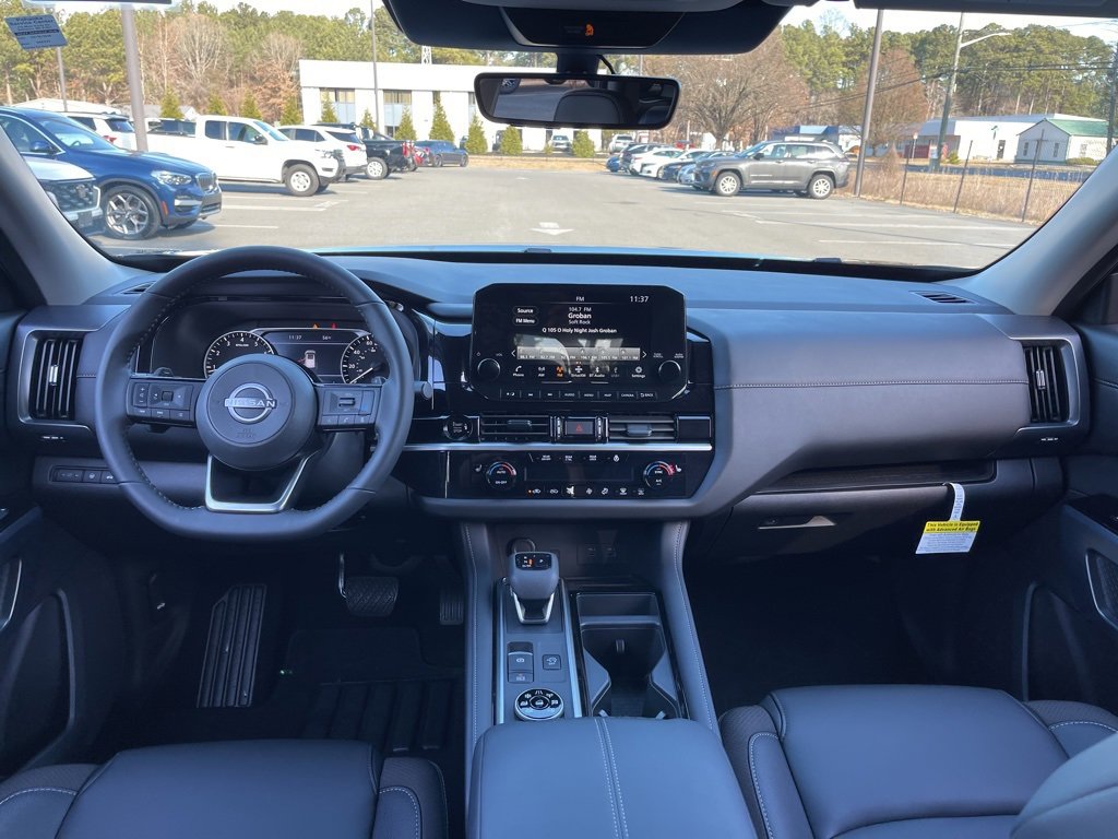 Used 2025 Nissan Pathfinder SL w/ Cargo Package image 6