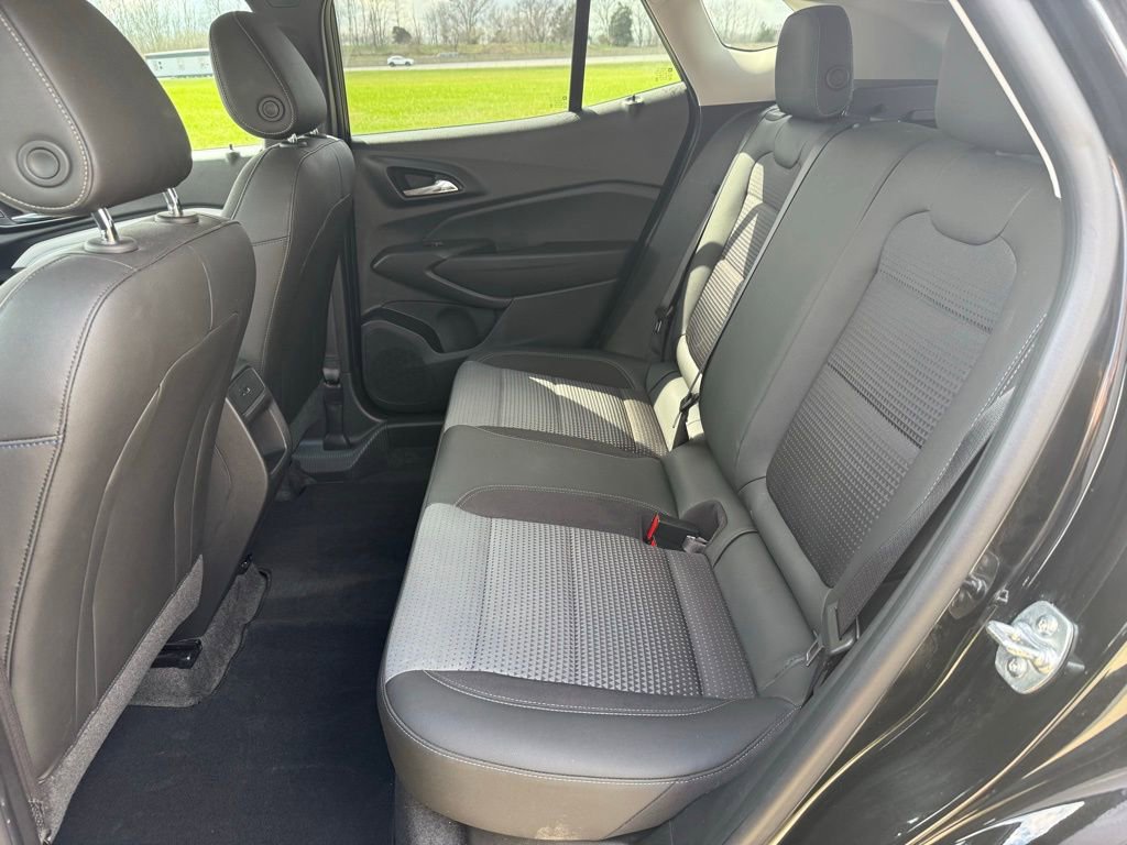 Used 2025 Chevrolet Trax LT w/ LT Convenience Package image 13