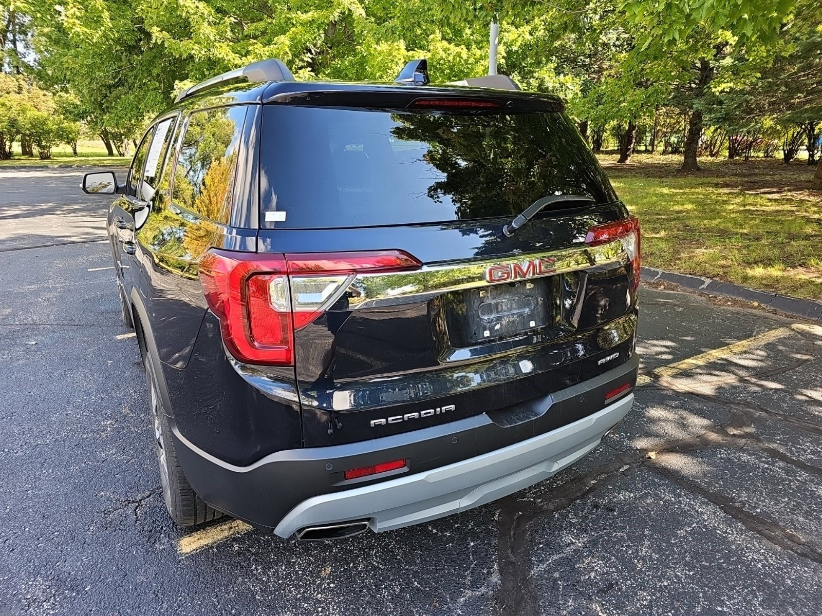 Used 2021 GMC Acadia SLE w/ Driver Convenience Package AWD/4WD image 3