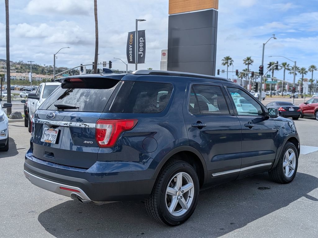 Used 2016 Ford Explorer XLT image 7