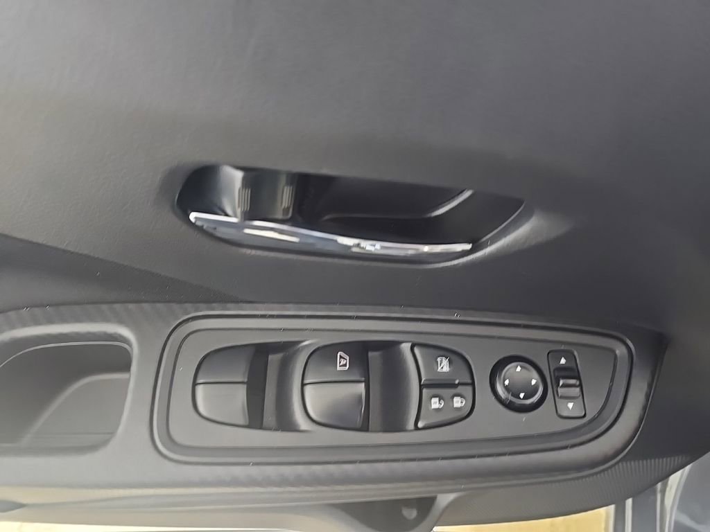Used 2022 Nissan Versa SV image 17