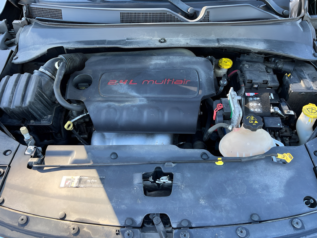 Used 2018 Jeep Compass Latitude w/ Safe & Security Group AWD/4WD image 9