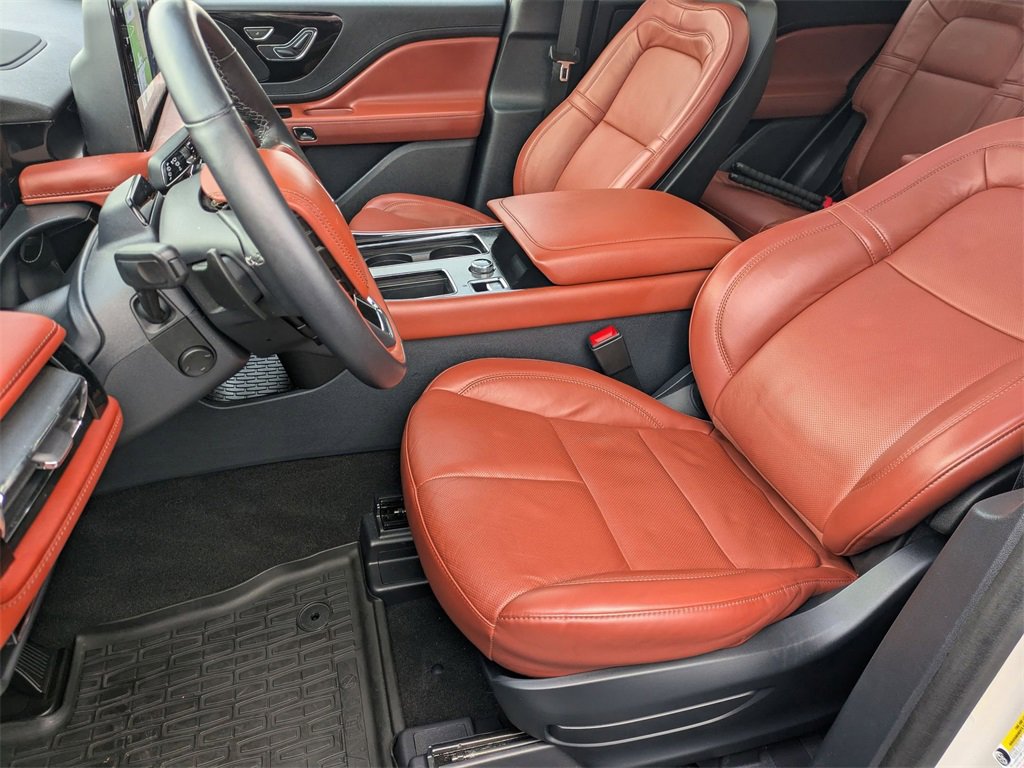Used 2025 Lincoln Aviator Reserve image 16