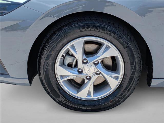 Used 2022 Hyundai Elantra SE FWD image 23