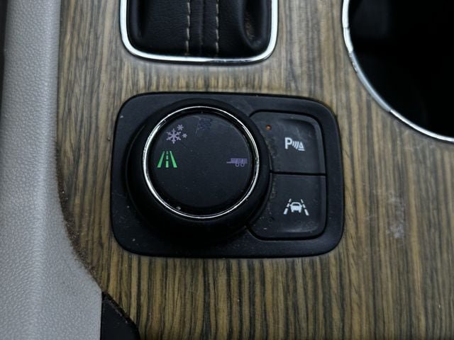 Used 2018 GMC Acadia Denali w/ Technology Package FWD image 23