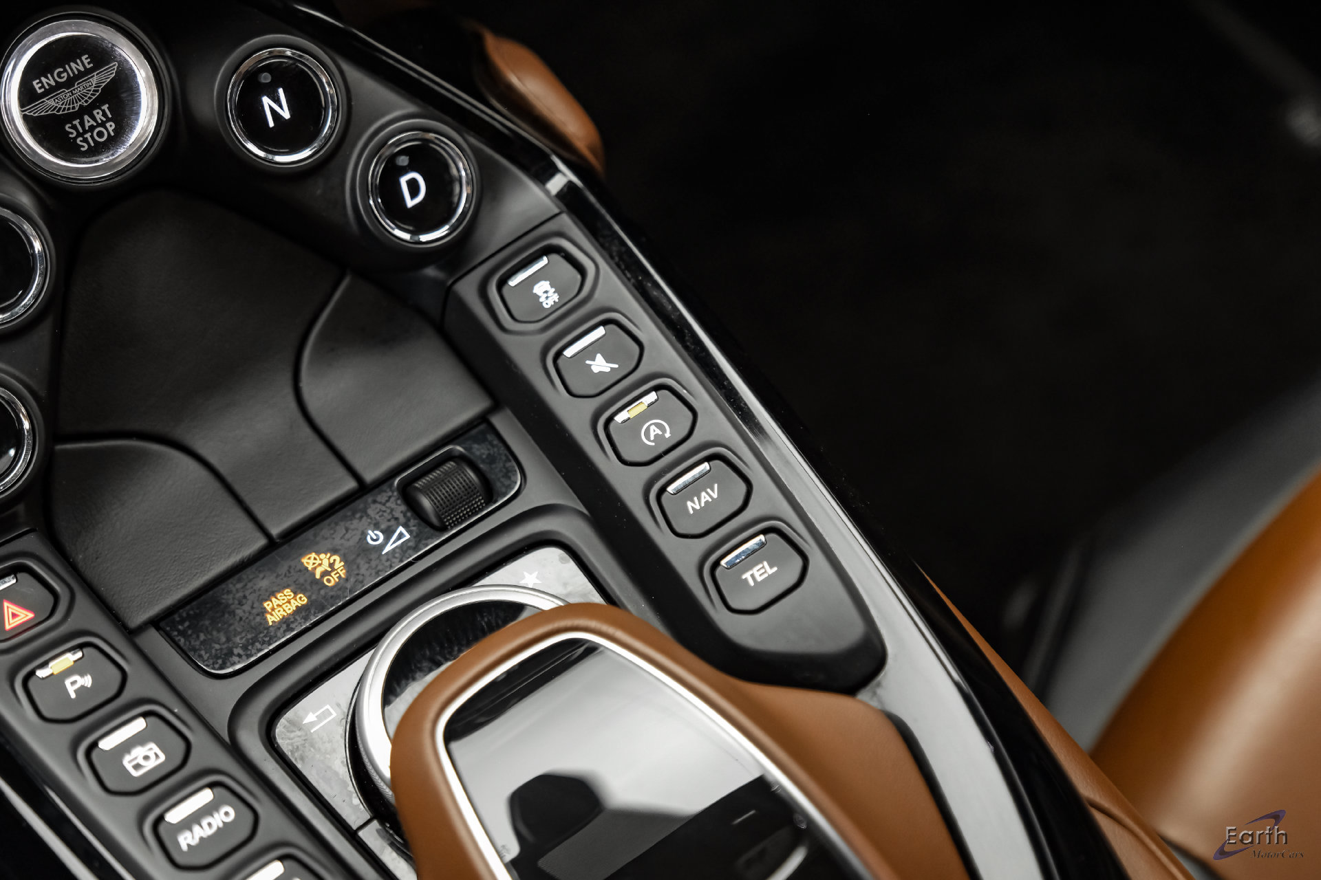 Used 2020 Aston Martin V8 Vantage Coupe RWD image 58