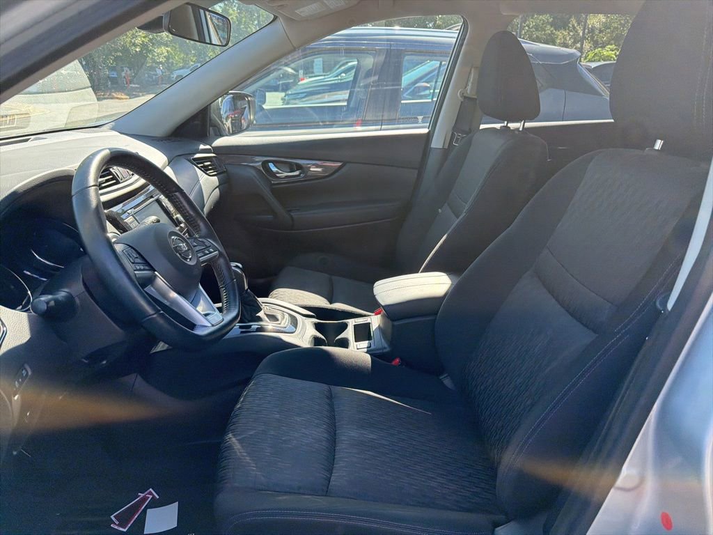 Used 2020 Nissan Rogue SV FWD image 9