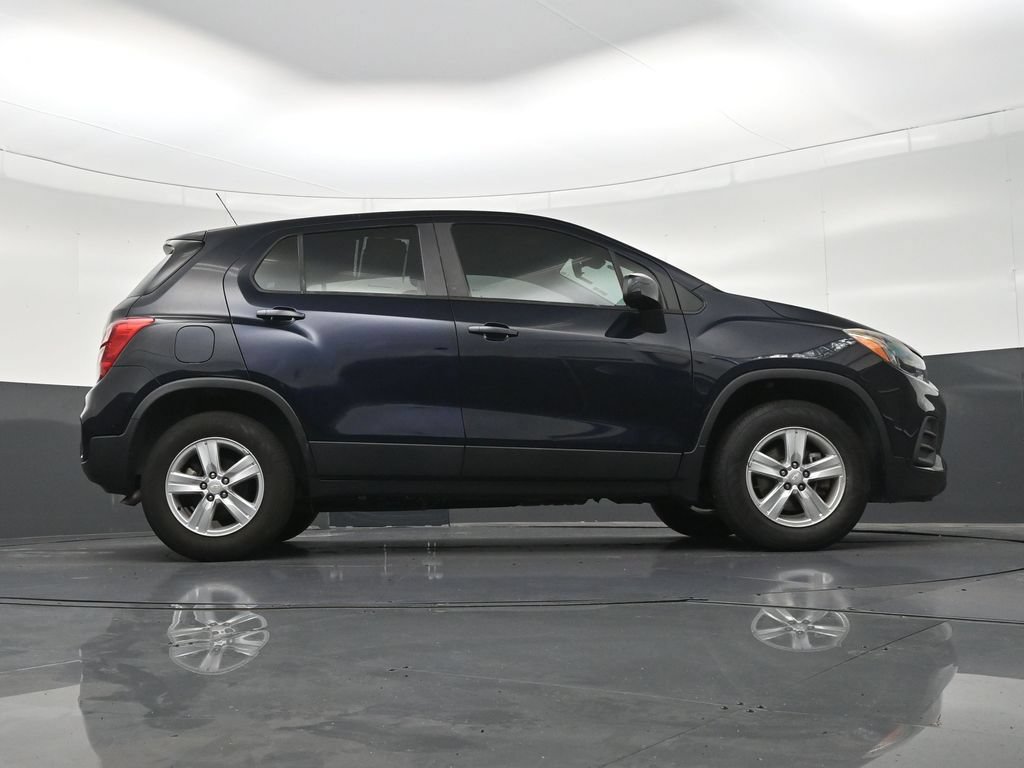 Used 2022 Chevrolet Trax LS AWD/4WD image 28