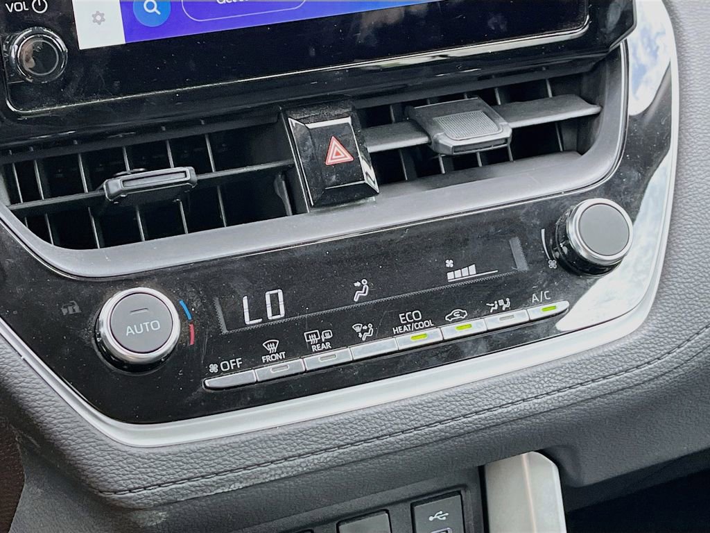 Used 2025 Toyota Corolla Cross LE FWD image 16
