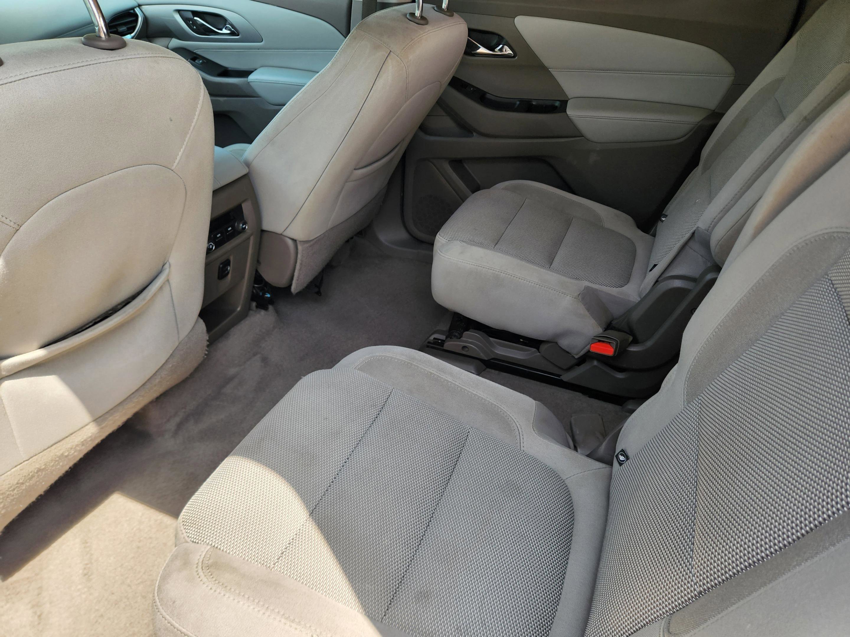 Used 2018 Chevrolet Traverse LT FWD image 25