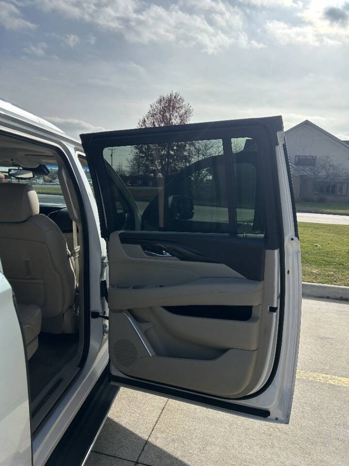 Used 2016 Cadillac Escalade ESV Luxury image 40