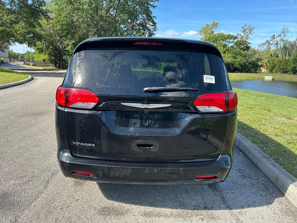 Used 2023 Chrysler Voyager LX FWD image 4