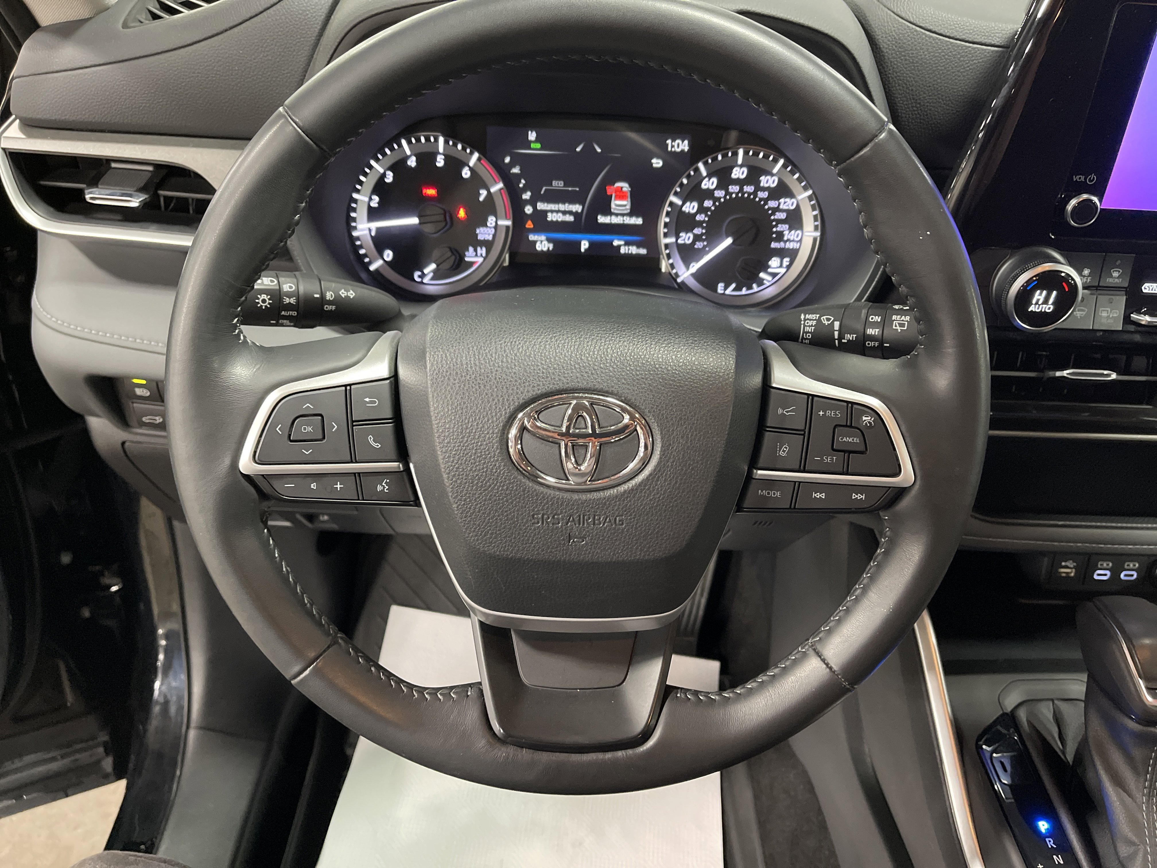 Used 2023 Toyota Highlander LE image 17