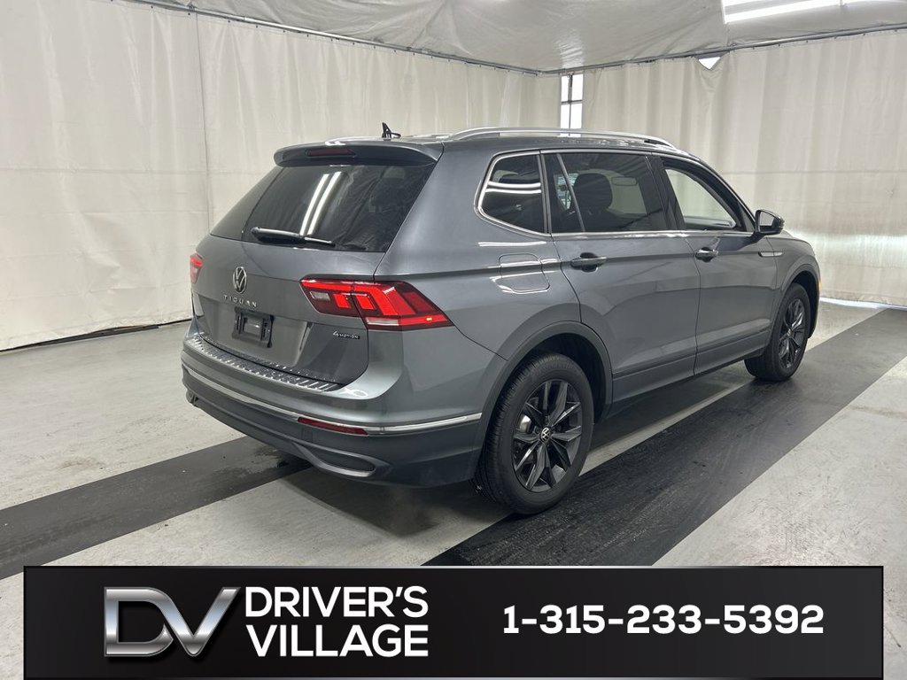 Certified 2024 Volkswagen Tiguan SE w/ Panoramic Sunroof Package AWD/4WD image 2