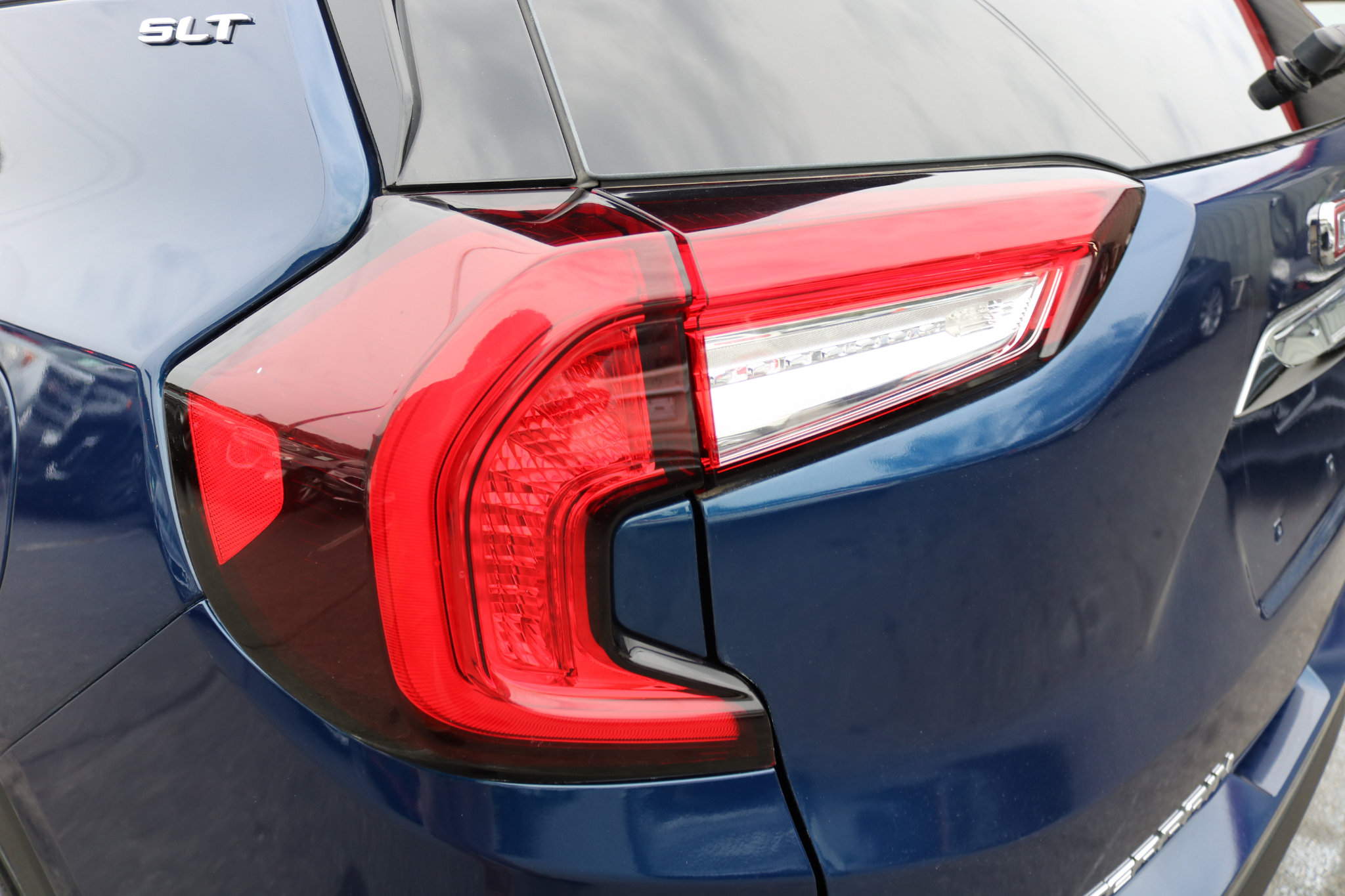 Used 2023 GMC Terrain SLT image 10