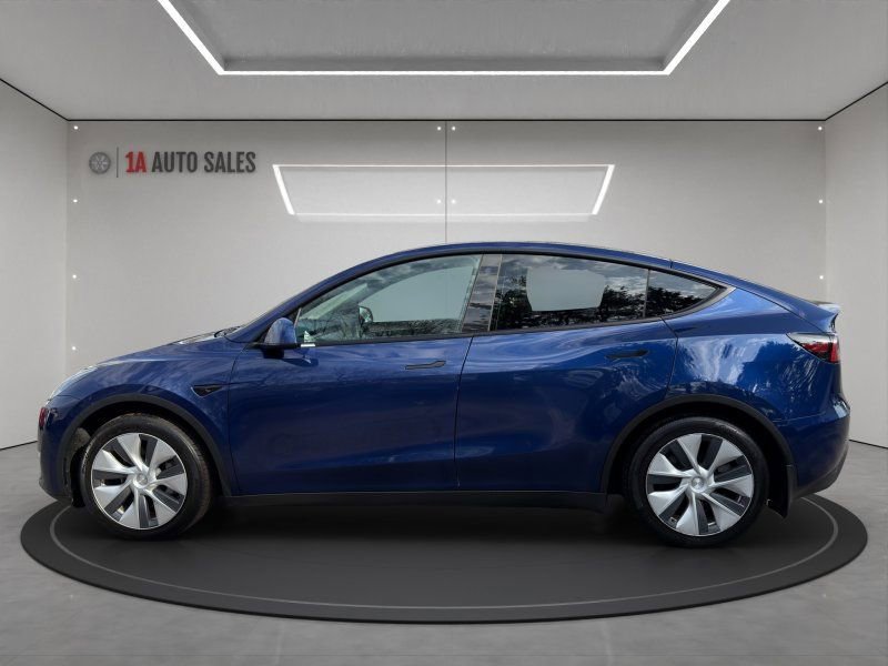 Used 2023 Tesla Model Y Long Range image 2