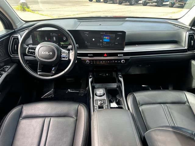 Used 2025 Kia Sorento EX AWD/4WD image 17