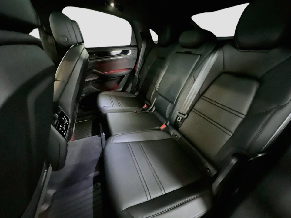 Certified 2025 Porsche Cayenne GTS AWD/4WD image 24