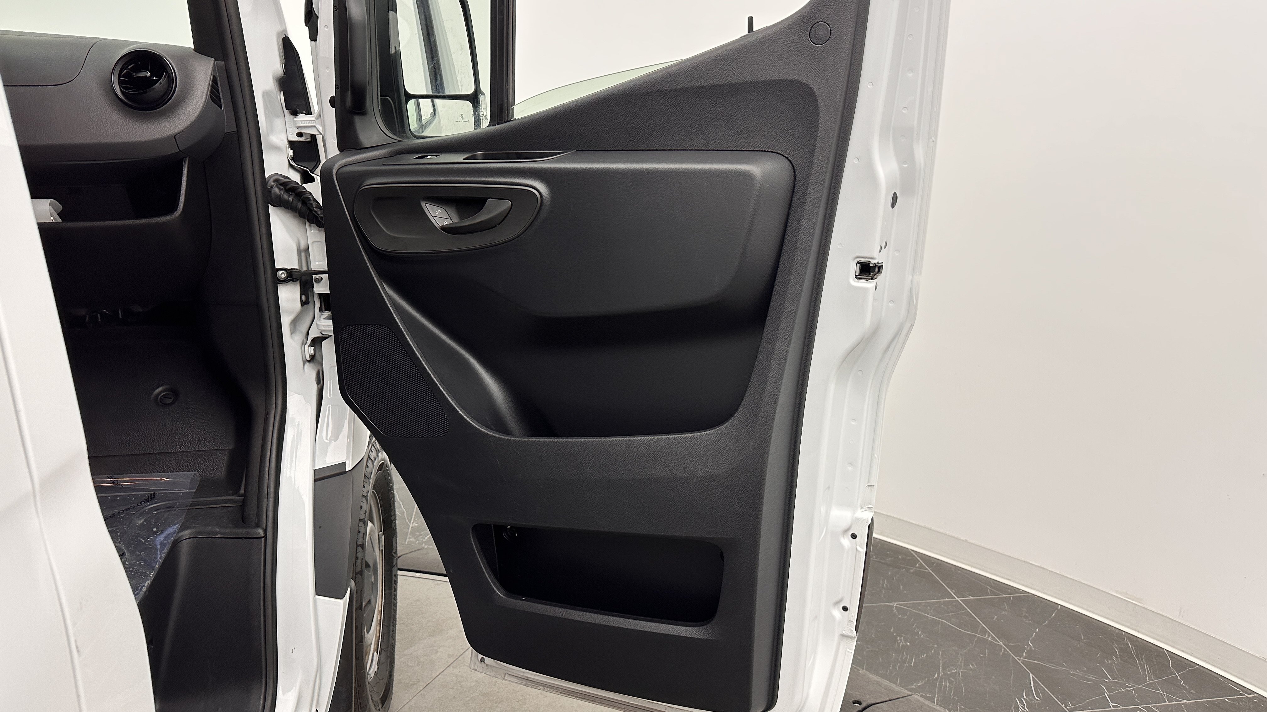 Used 2023 Mercedes-Benz Sprinter 2500 image 25