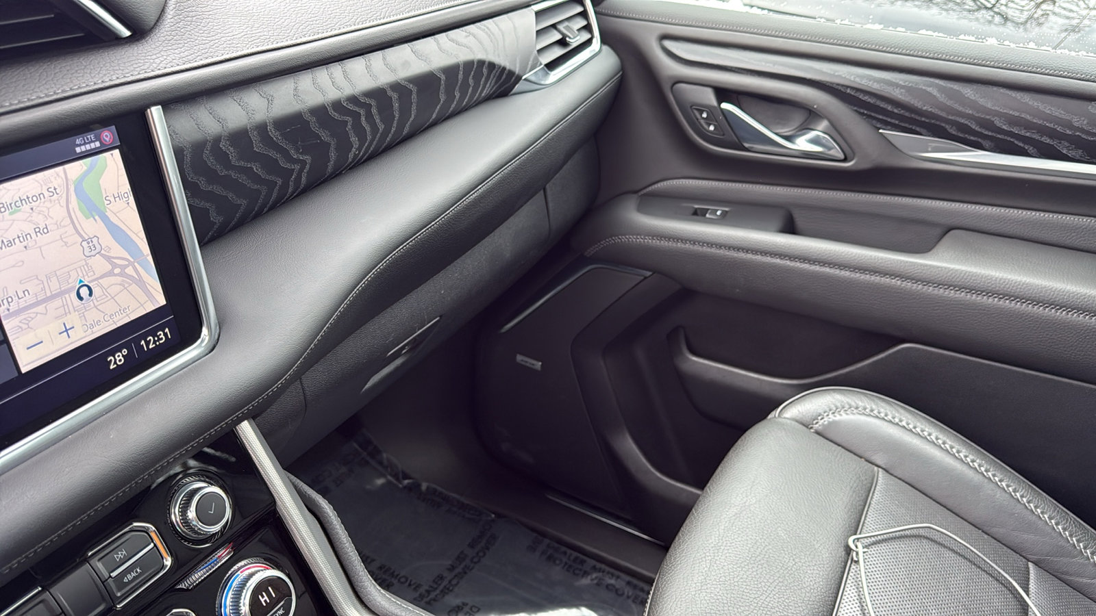 Used 2021 GMC Yukon Denali w/ Denali Premium Package image 24