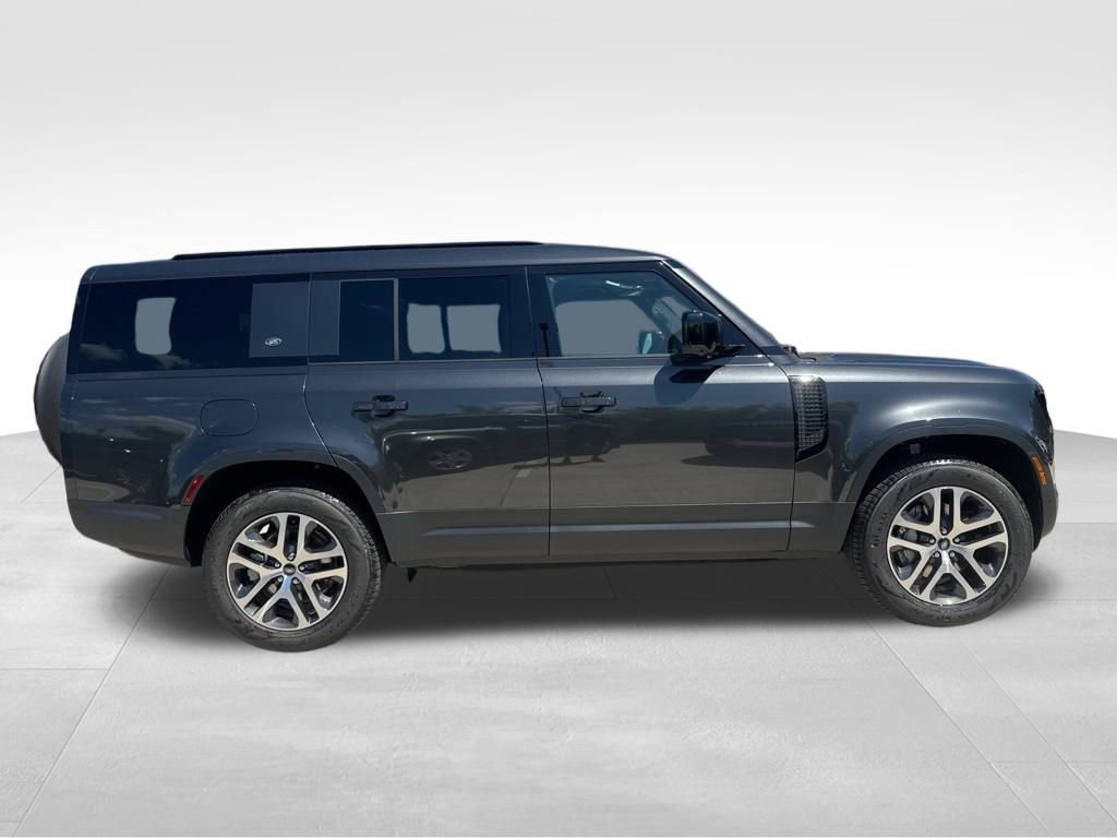 New 2024 Land Rover Defender 130 S image 4