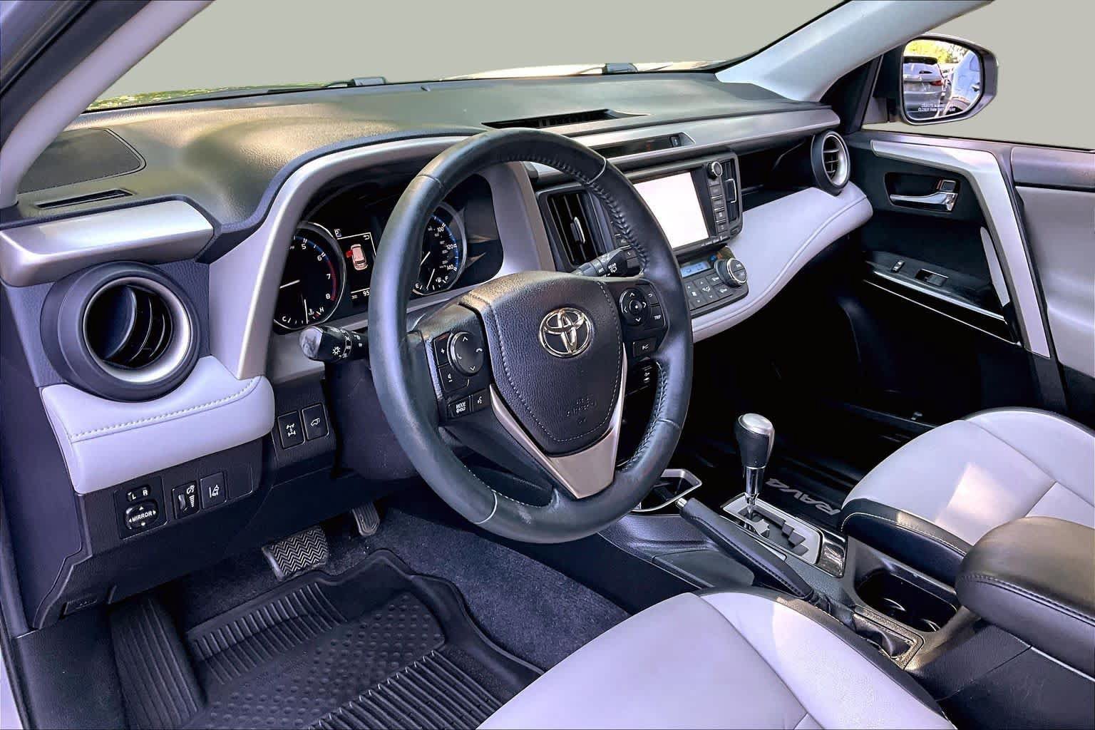 Used 2016 Toyota RAV4 Limited AWD/4WD image 34