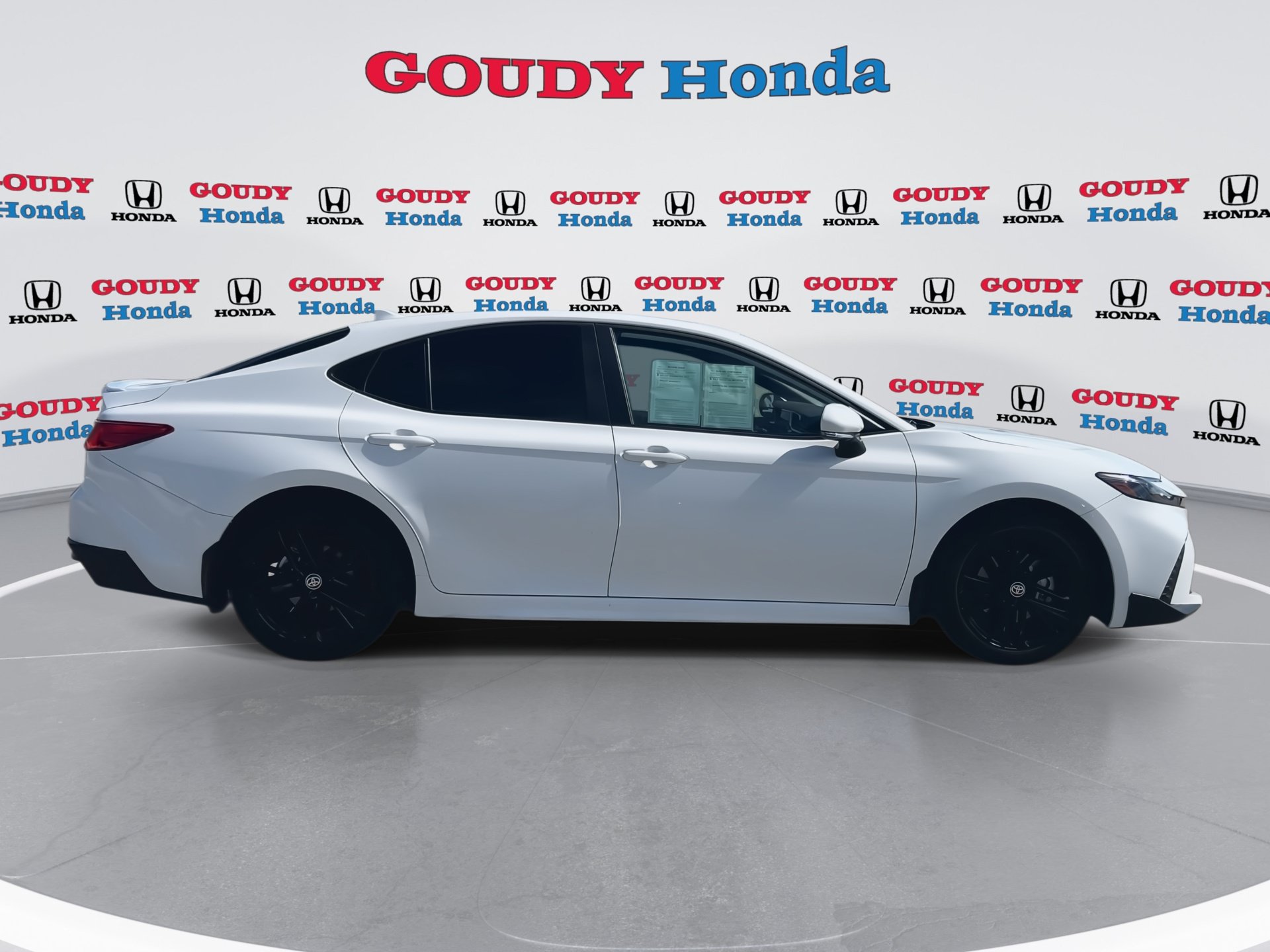 Used 2025 Toyota Camry SE w/ Multimedia Upgrade Package FWD image 9