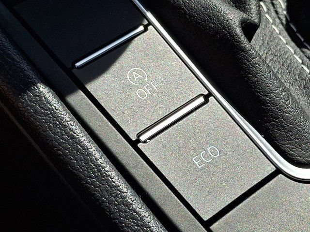 Certified 2025 Volkswagen Jetta SE FWD image 28