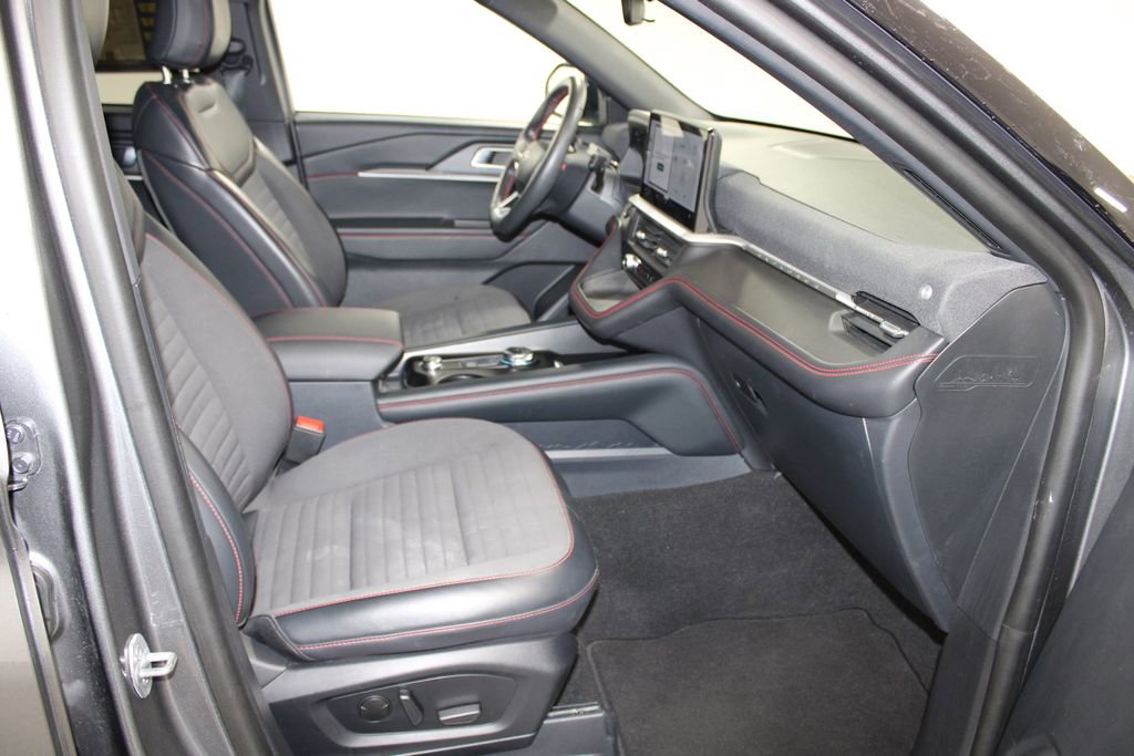 Used 2025 Ford Explorer ST-Line w/ ST-Line Street Pack image 31