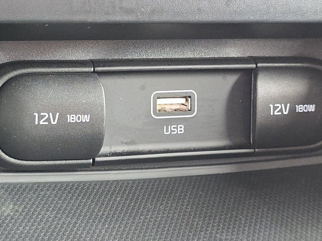 Used 2023 Kia Soul LX image 4