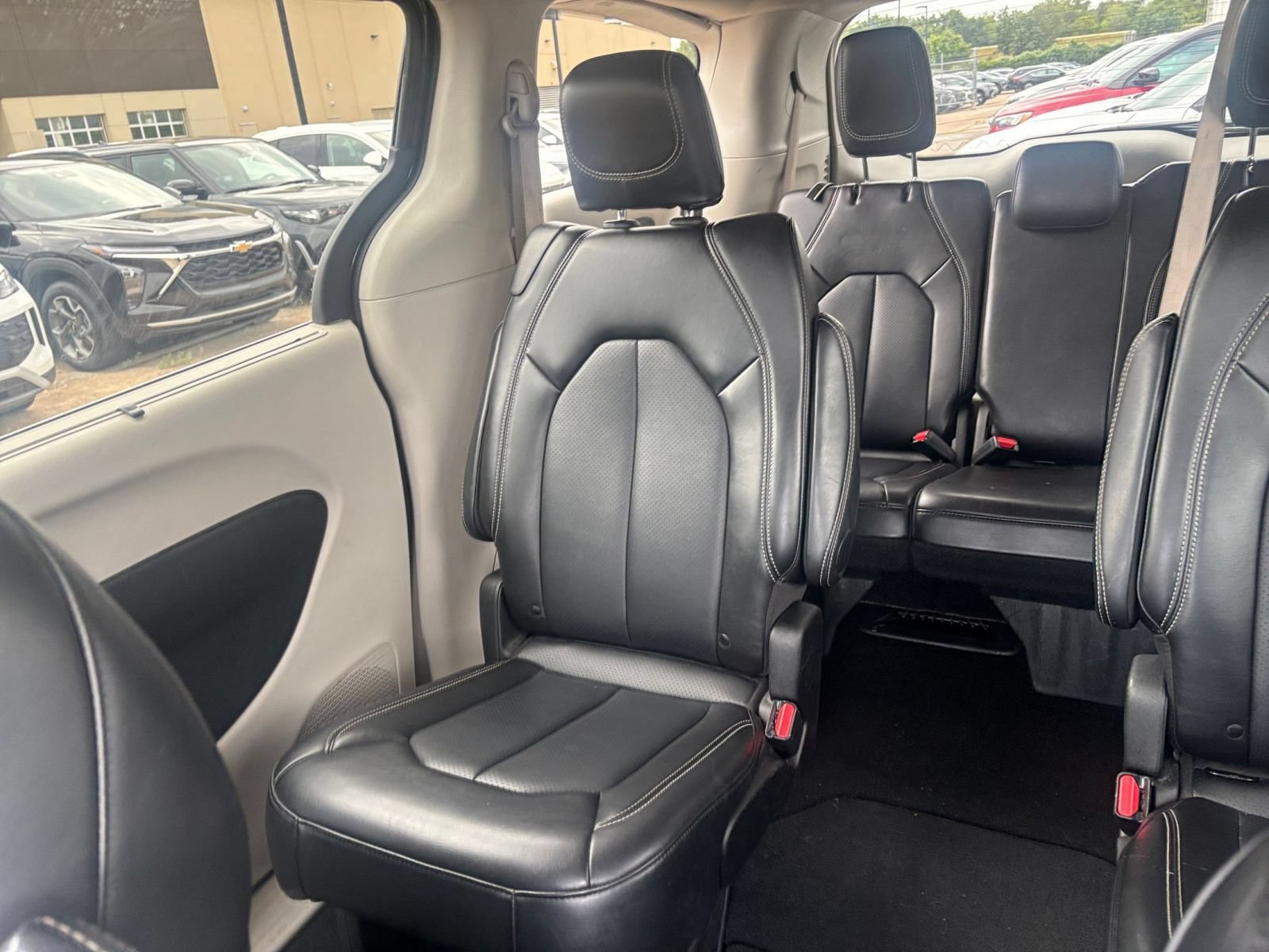 Used 2024 Chrysler Pacifica Touring-L FWD image 41