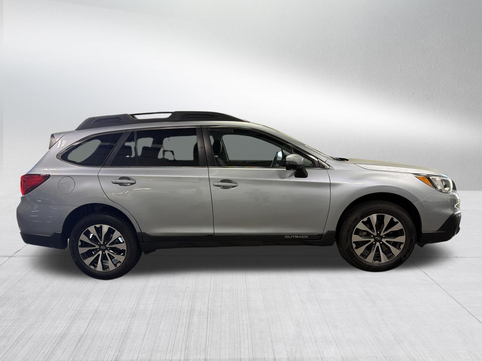 Used 2016 Subaru Outback 2.5i Limited AWD/4WD image 8