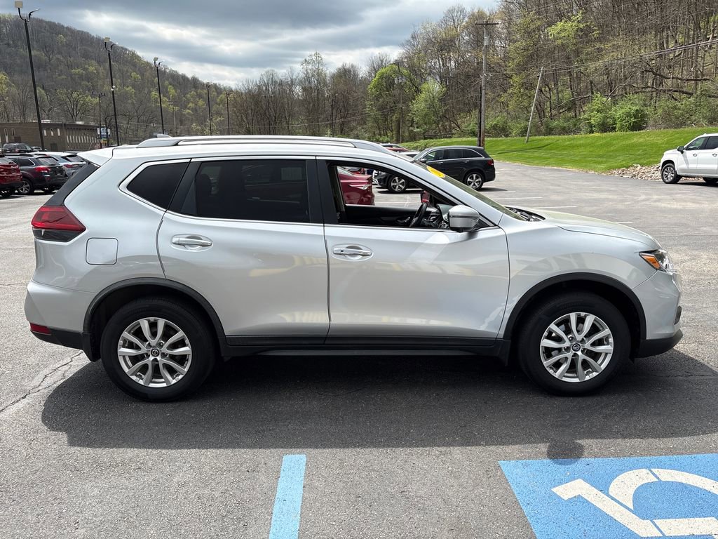 Used 2018 Nissan Rogue SV w/ Premium Package image 6