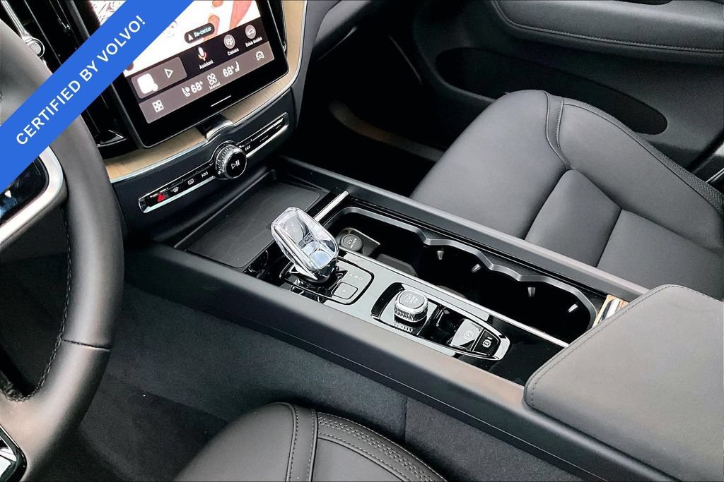 Certified 2026 Volvo XC60 B5 Plus AWD/4WD image 18