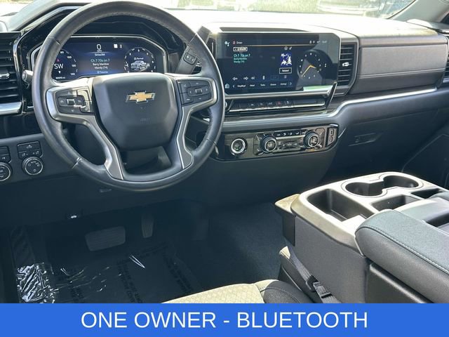 Used 2022 Chevrolet Silverado 1500 LT AWD/4WD image 2