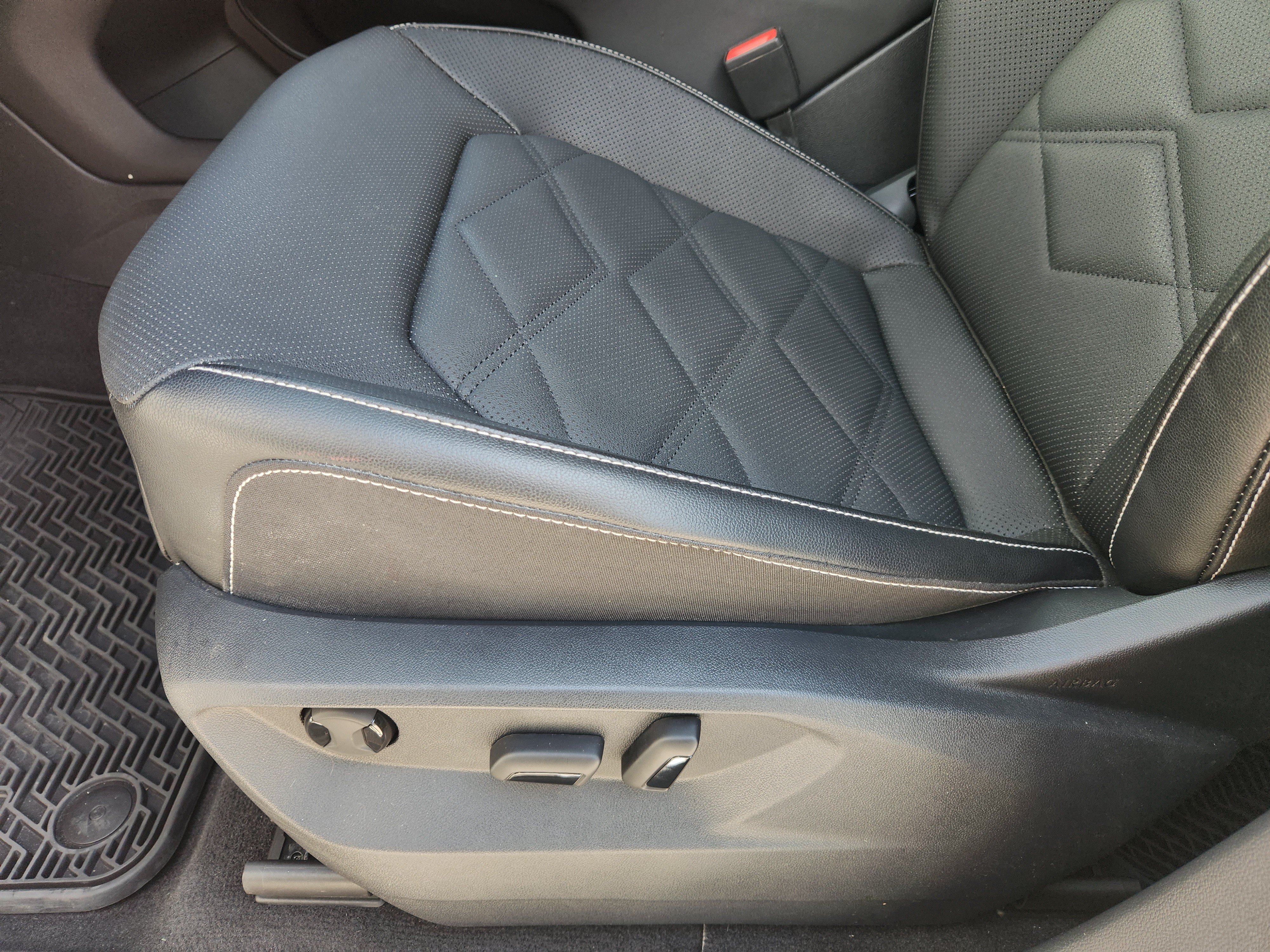 Used 2024 Volkswagen Atlas SE FWD image 26