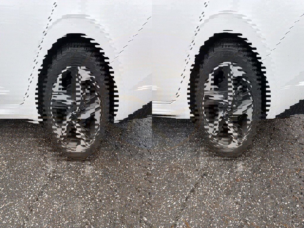 Certified 2022 Hyundai Elantra Limited image 13