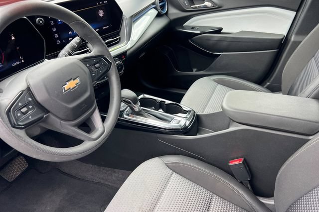 Used 2025 Chevrolet Trax LT FWD image 10