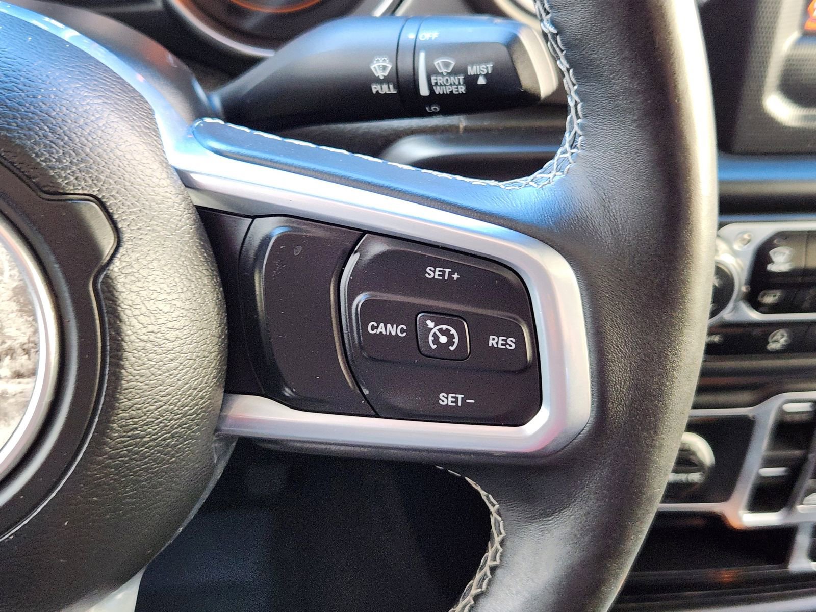 Used 2020 Jeep Gladiator Overland w/ Dual Top Group image 34