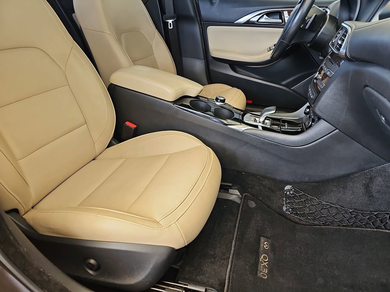 Used 2017 INFINITI QX30 Premium w/ Navigation Package image 13