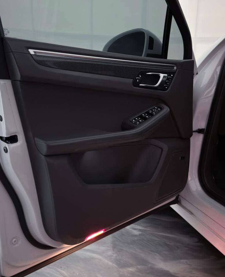 Used 2018 Porsche Macan GTS w/ Premium Package Plus image 18