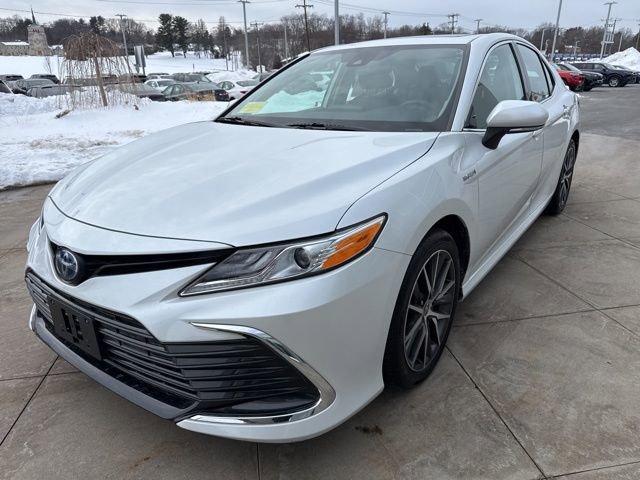 Used 2021 Toyota Camry XLE image 3