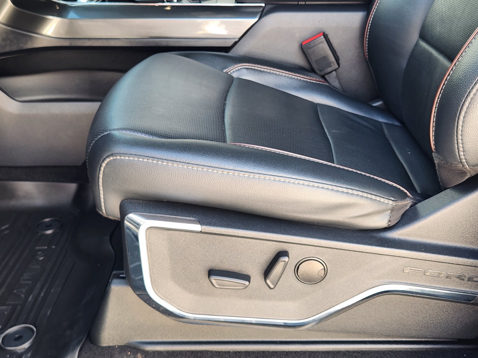 Used 2023 Ford F150 Lariat AWD/4WD image 28