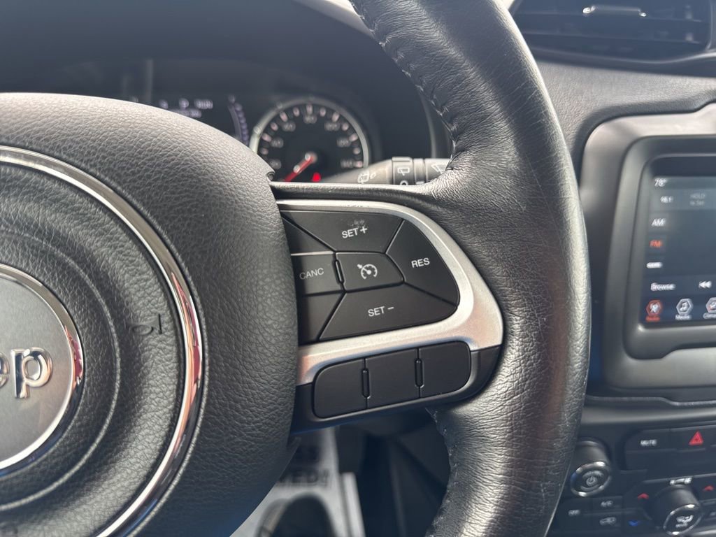 Used 2018 Jeep Renegade Latitude w/ Cold Weather Group image 12