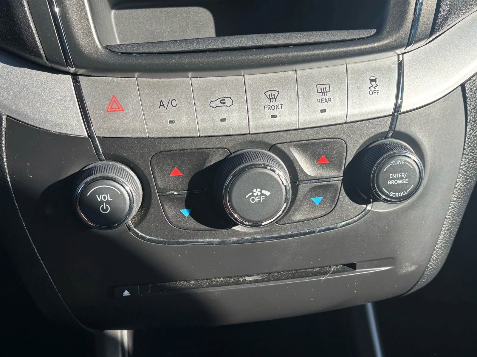 Used 2019 Dodge Journey SE image 46