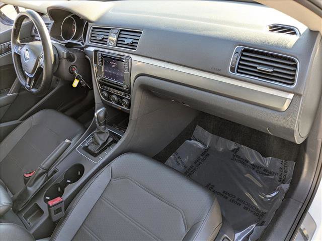 Used 2017 Volkswagen Passat 1.8T R-Line w/ R-Line Lighting Package image 19