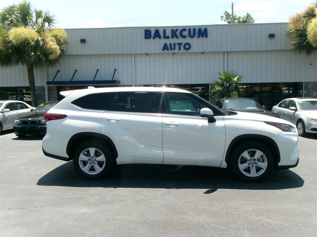 Used 2020 Toyota Highlander L image 1