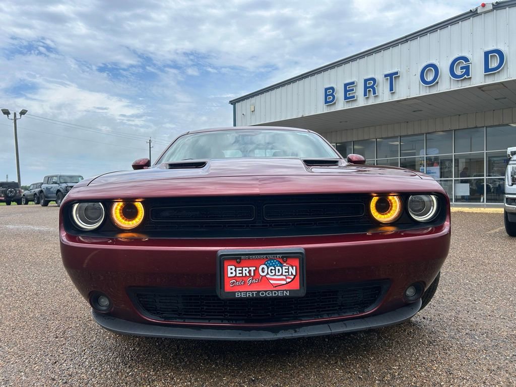 Used 2020 Dodge Challenger SXT w/ Blacktop Package RWD image 2
